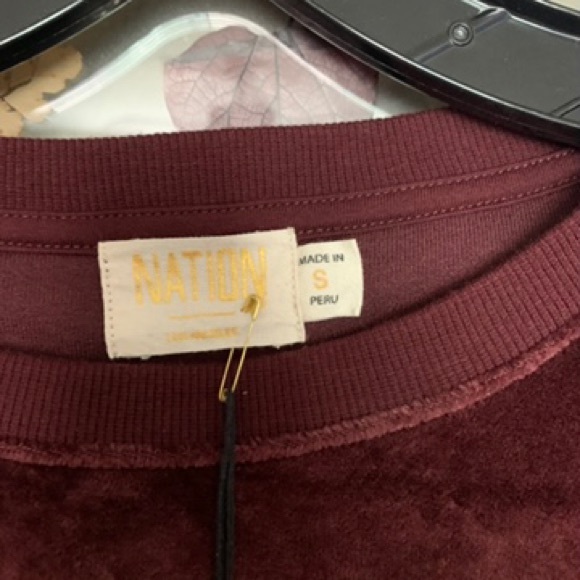 NationLTD Kiera Velvet lantern sleeve top - Picture 4 of 6